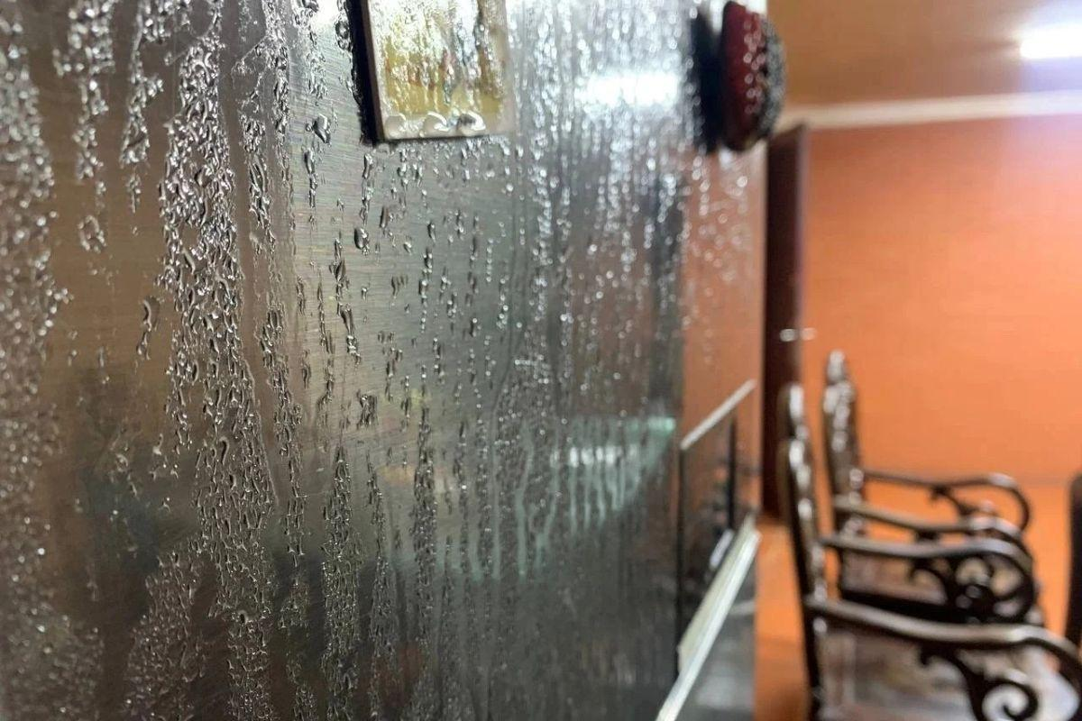 Trời nồm là một hiện tượng thời tiết đặc trưng ở miền Bắc Việt Nam, thường xuất hiện vào cuối mùa đông và đầu mùa xuân