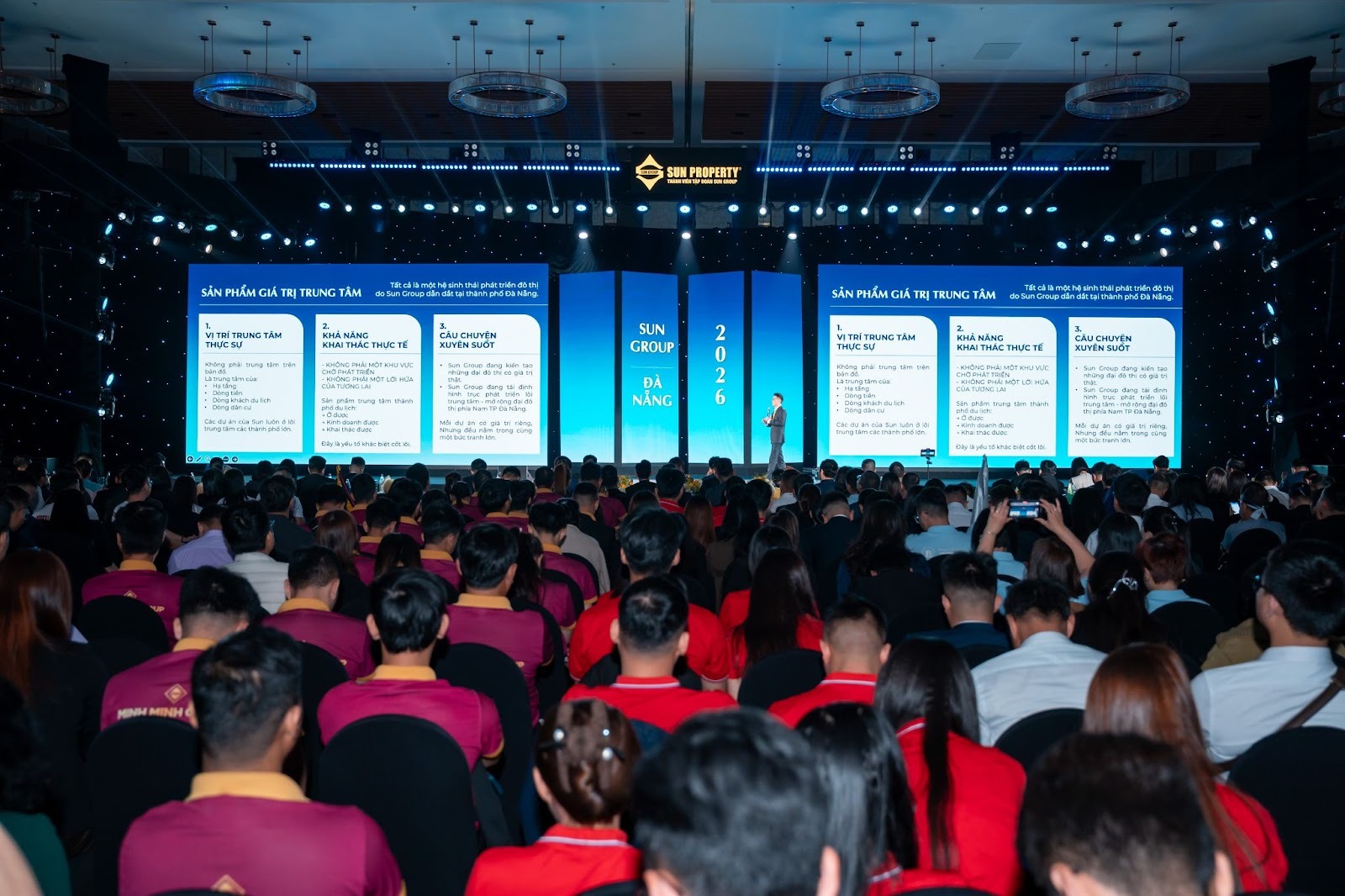 Đại diện Sun Property thuyết trình về các dự án tại sự kiện.