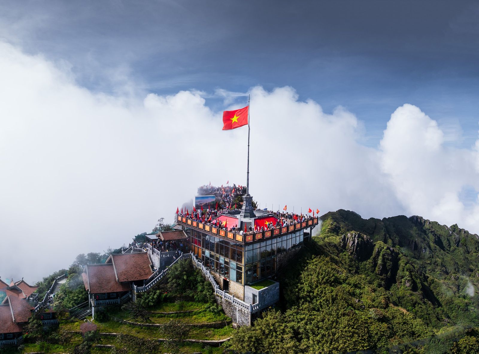 Sun World Fansipan Legend còn mang đến hành trình khám phá trọn vẹn thiên nhiên và văn hóa Tây Bắc.