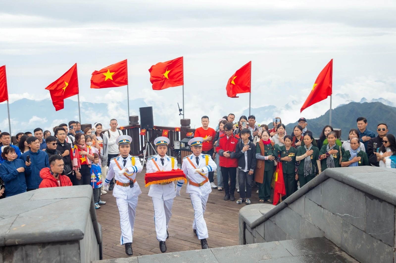 Lễ Thượng trên đỉnh Fansipan.
