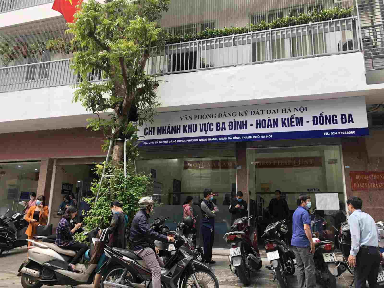 Thực hiện tra cứu thông tin đất đai tại Văn phòng Đăng ký đất đai trước khi giao dịch bất động sản