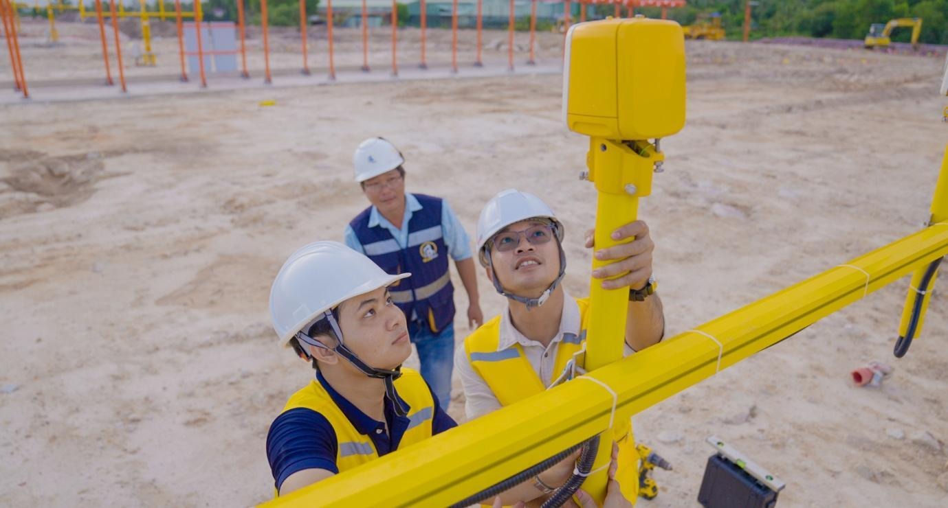 Việc lắp đặt hệ thống 1.500 đèn tín hiệu và 400 biển báo các loại đã được hoàn tất