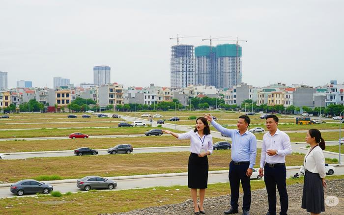 Nhà đầu tư tìm hiểu cơ hội tại thị trường bất động sản tỉnh lẻ năm 2026. (Nguồn: Sưu tầm)