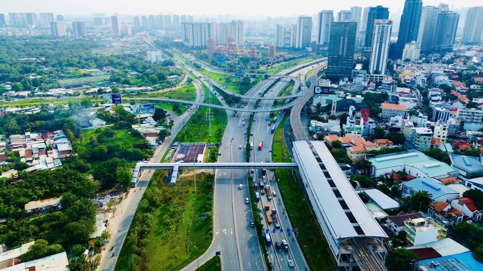 Hạ tầng giao thông đồng bộ giúp nâng cao giá trị và sức hấp dẫn của bất động sản. (Nguồn: Sưu tầm)