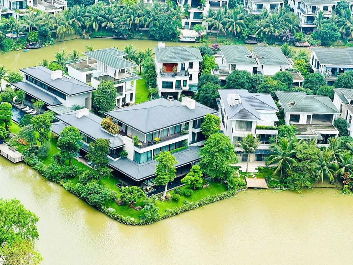 Vị trí tiếp giáp công viên hoặc mặt nước có thể gia tăng độ thoáng và giá trị cảnh quan