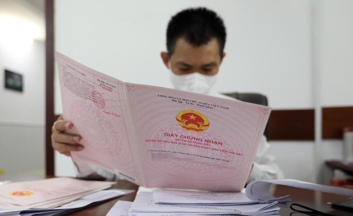 Kiểm tra Giấy chứng nhận giúp người mua xác định thông tin thửa đất và điều kiện chuyển nhượng