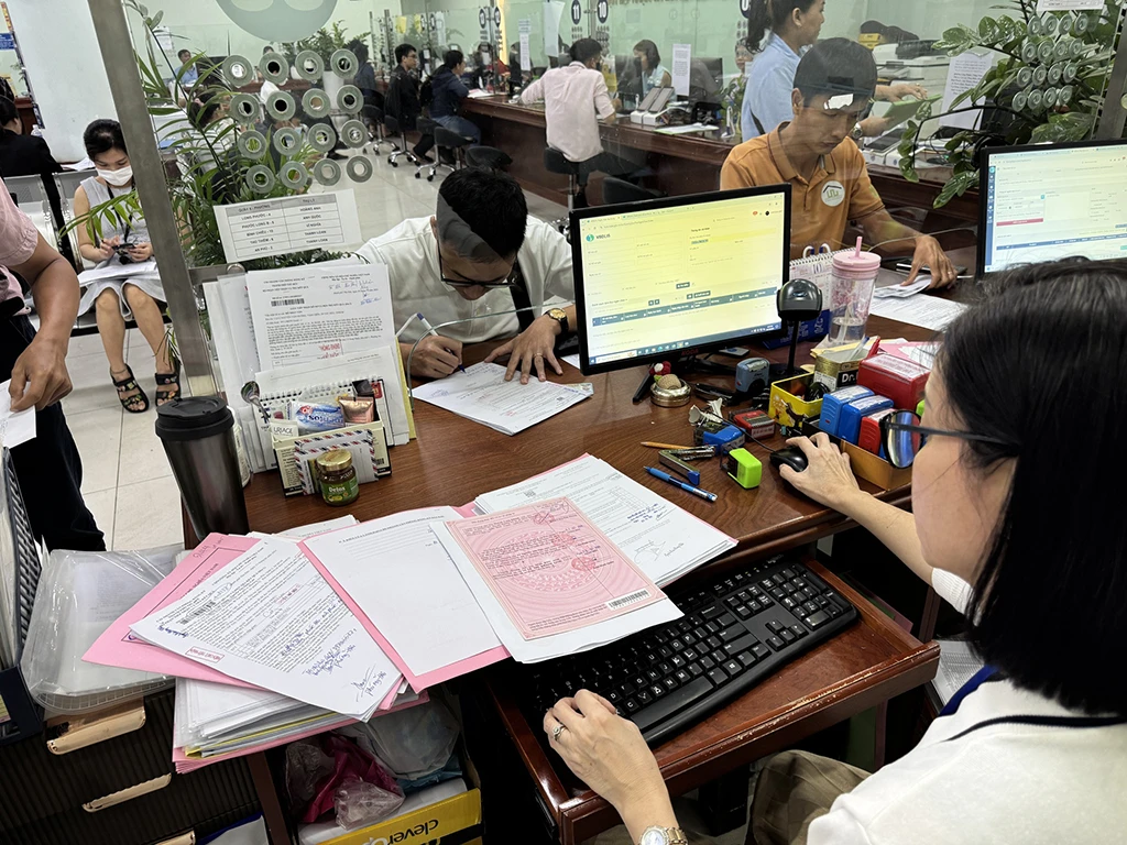 Nhà đất thế chấp ngân hàng cần xử lý nghĩa vụ khoản vay trước khi chuyển nhượng