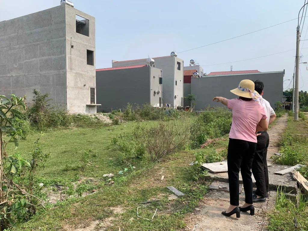 Đối chiếu ranh giới, lối đi và diện tích thực tế giúp hạn chế sai lệch so với hồ sơ